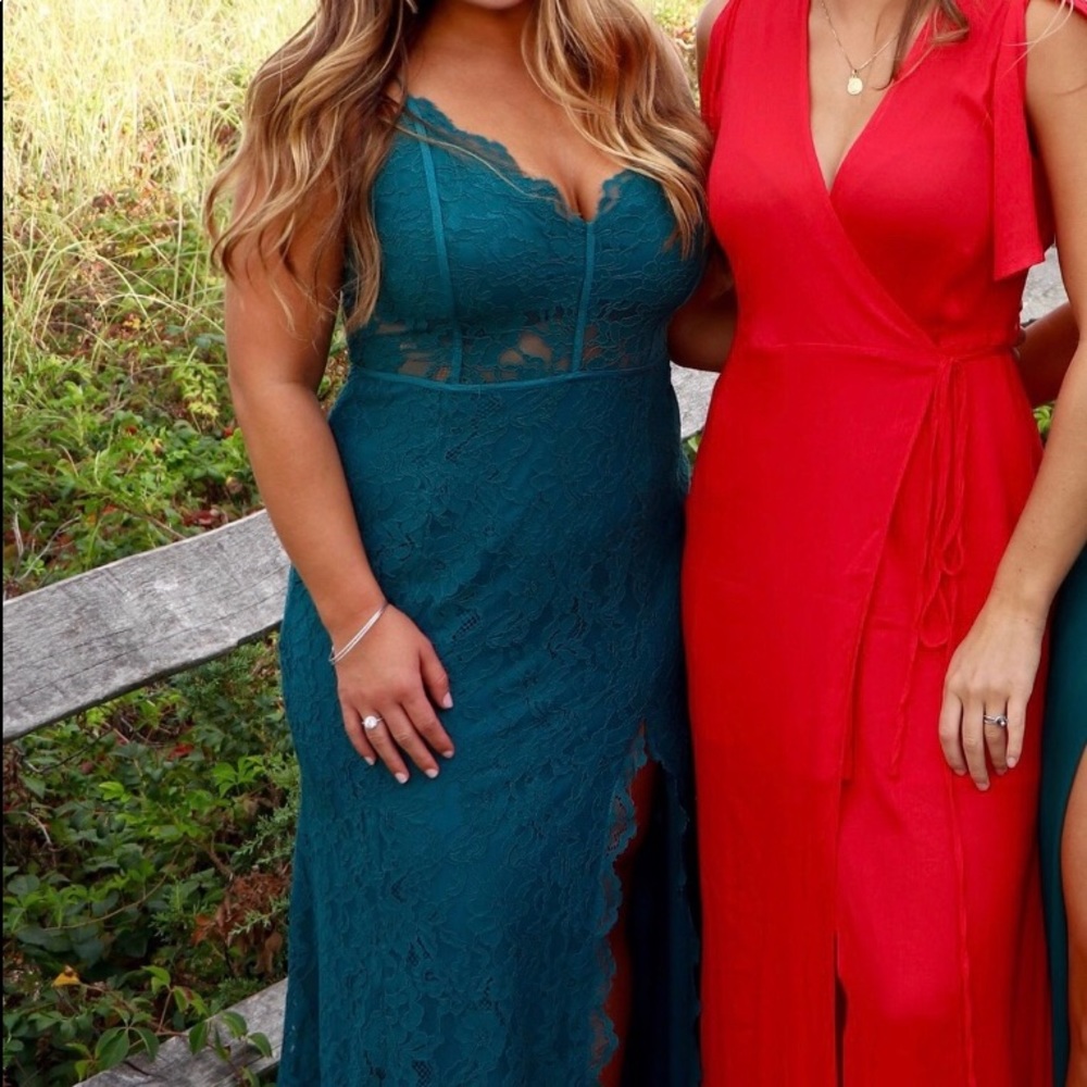 Tobi green laced maxi dress with slit - Picture 1 of 3